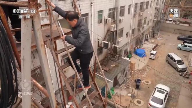 焦点访谈丨这些“生命通道”能否顺利逃生？记者暗访→(图17)