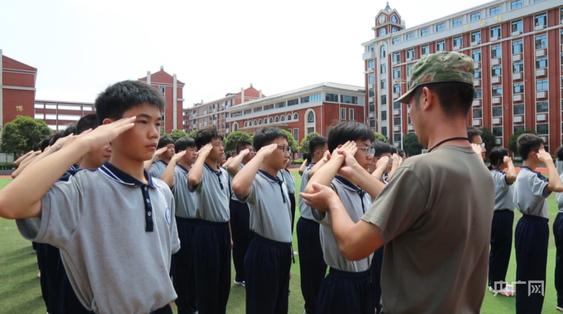为新学期筑基湖南永州多元化军训启幕(图2)