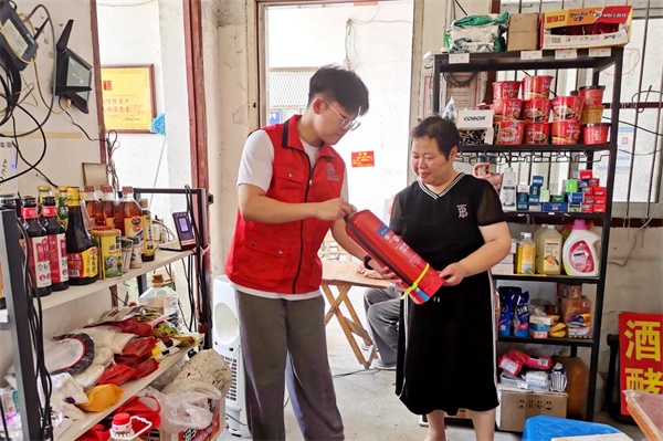 江苏靖江：为民服务办实事客我同心共发展(图2)