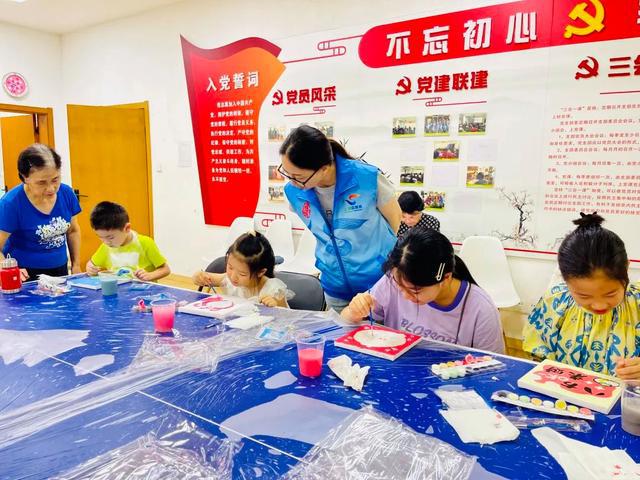 社区暑期志愿活动亮点纷呈青少年展现责任担当(图3)