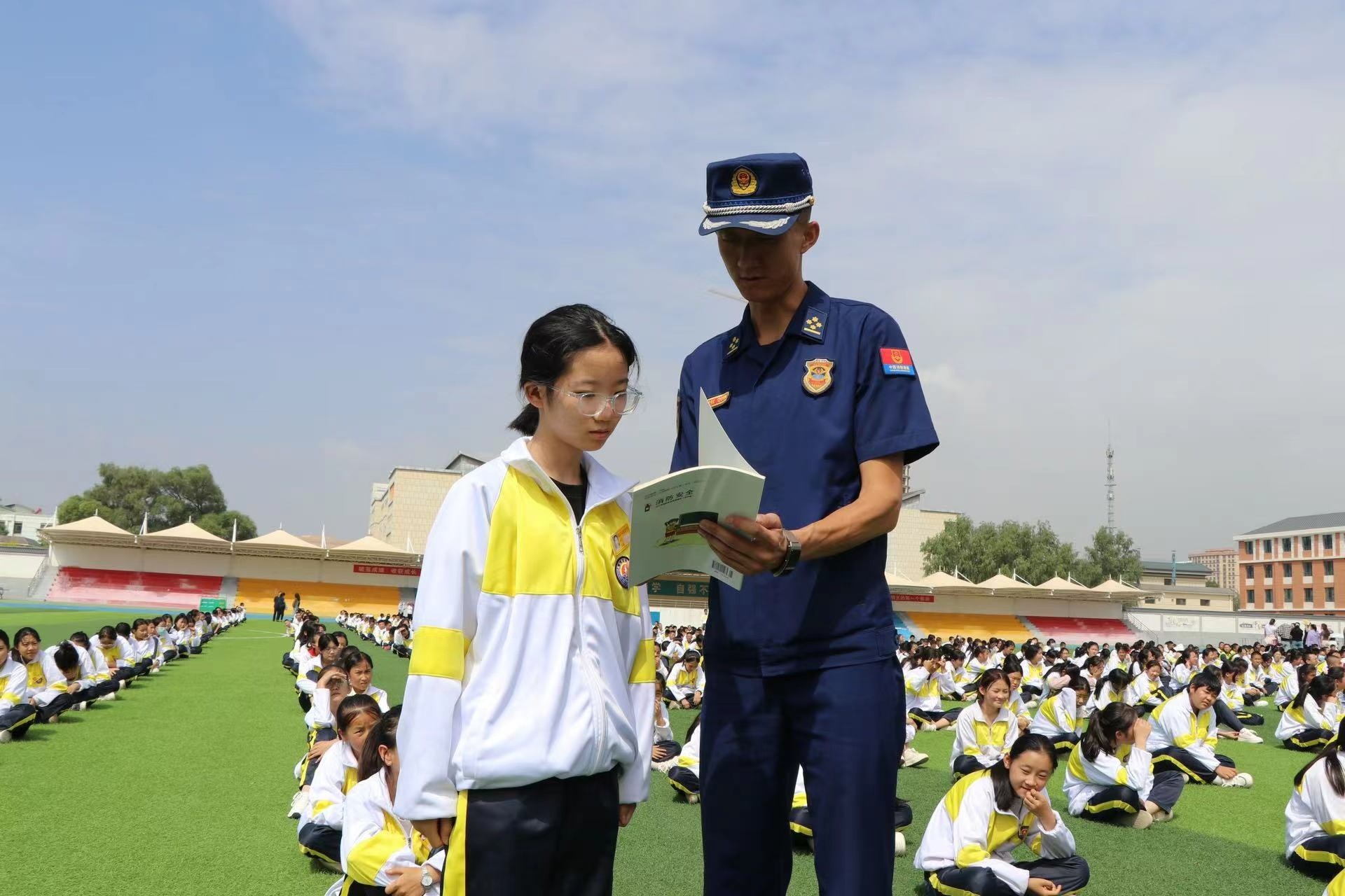 星空体育网站：青海消防全力上好“开学第一课”(图2)