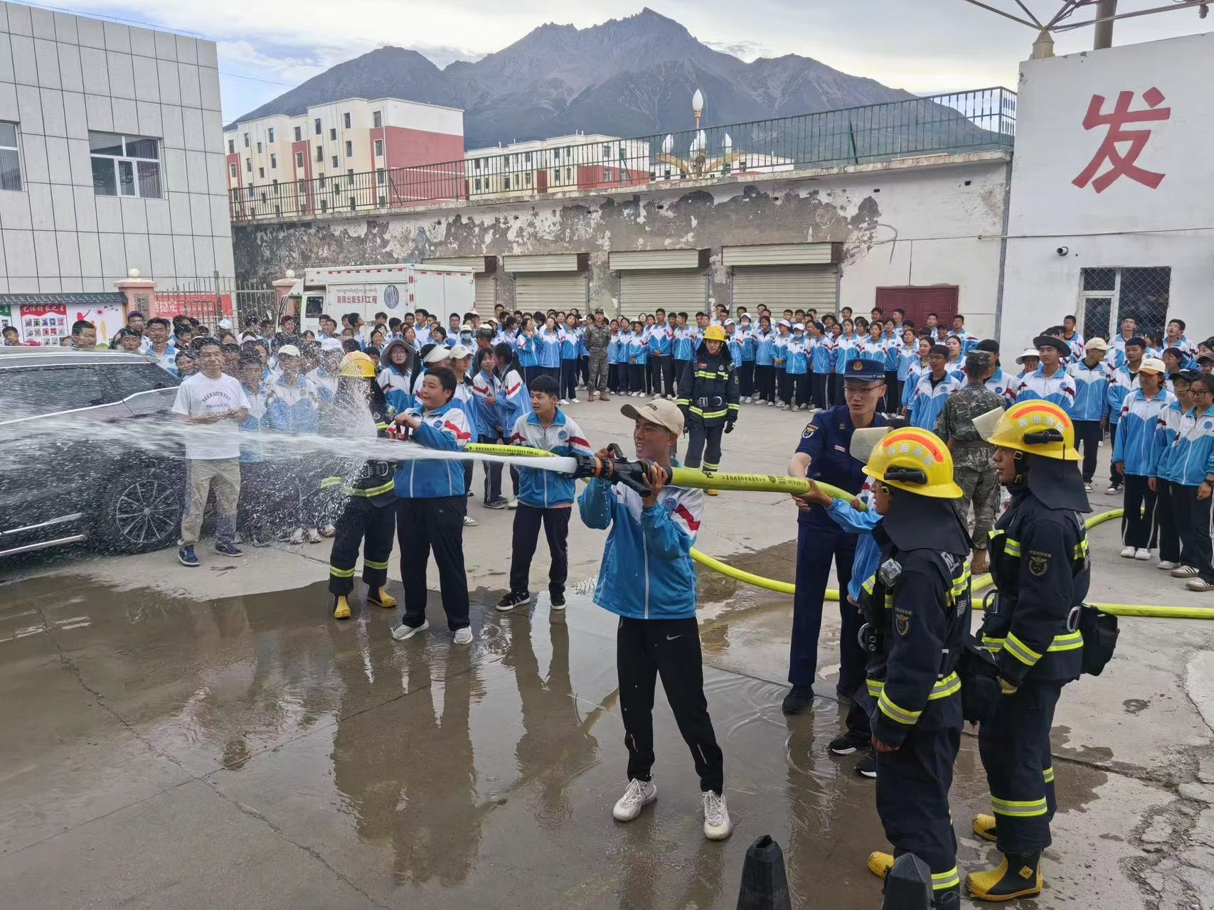 星空体育网站：青海消防全力上好“开学第一课”(图5)