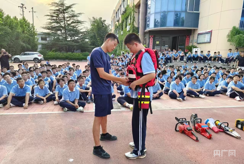 山东多地上好消防安全“开学第一课”(图4)