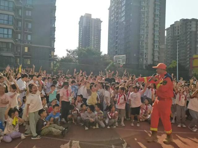火速行动——未央区长乐第二小学消防演练活动(图5)