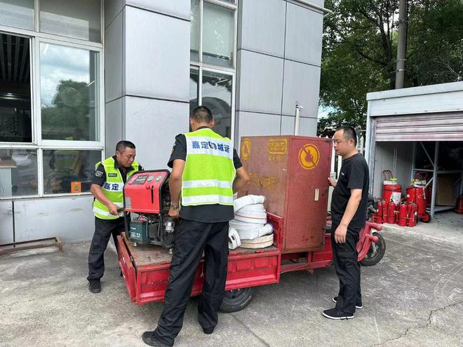 全力以赴嘉定各街镇做好台风“贝碧嘉”防御工作(图1)