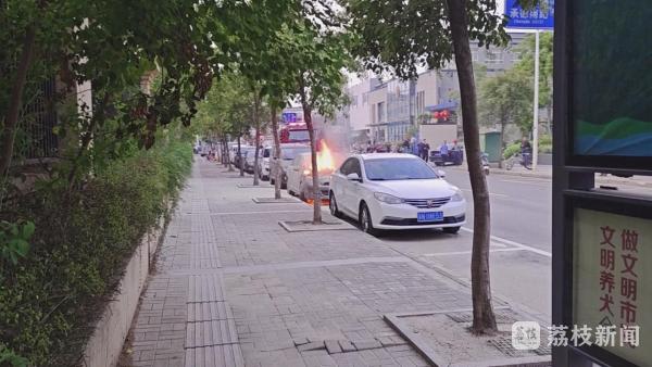 淮安车辆街头自燃消防总结防火小妙招(图1)