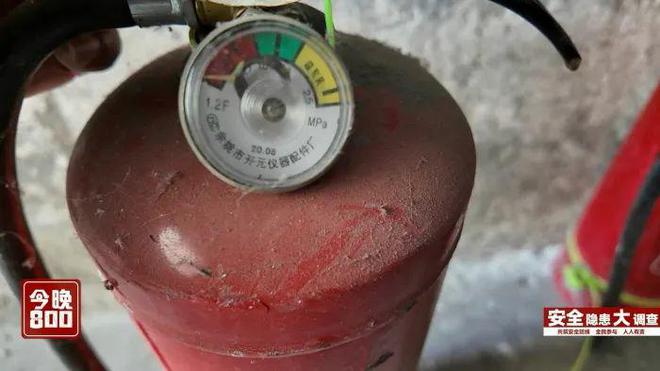 记者暗访失效灭火器4个月无人问津？物业巡检形同虚设(图3)