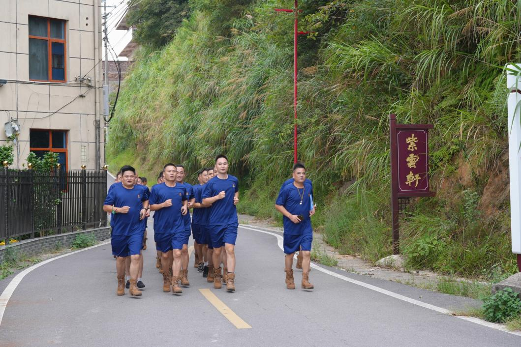 娄底市娄星区开展“多元集训”提升应急防火能力(图2)