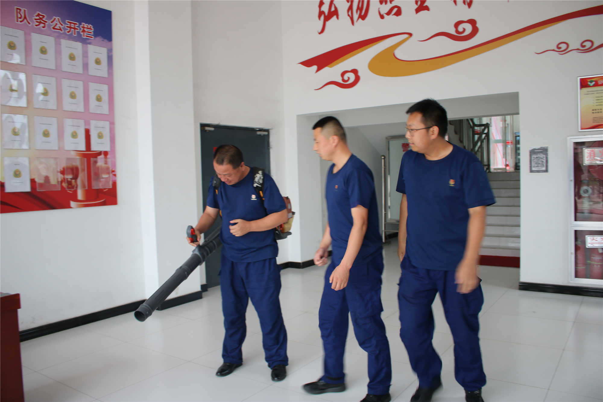 市照金消防救援队组织开展森林消防装备器材学习(图2)