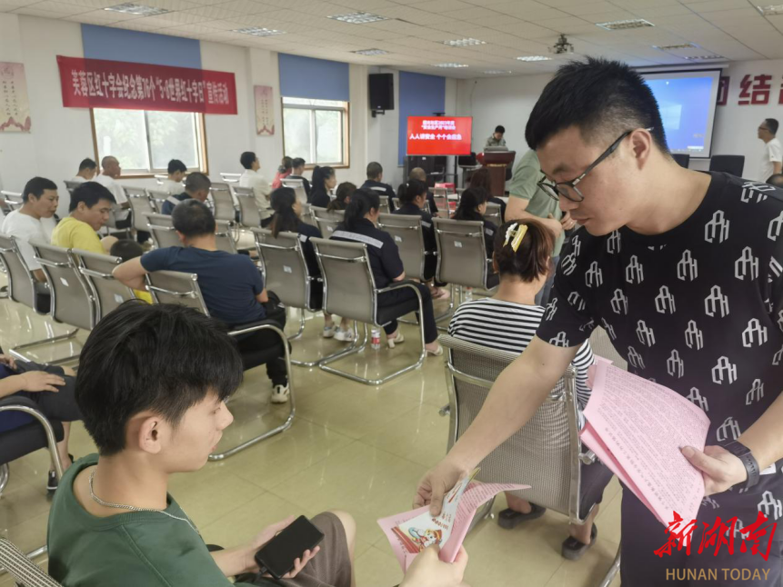 长沙韶光社区：开展“人人讲安全个个会应急”安全生产月主题宣传活动(图3)