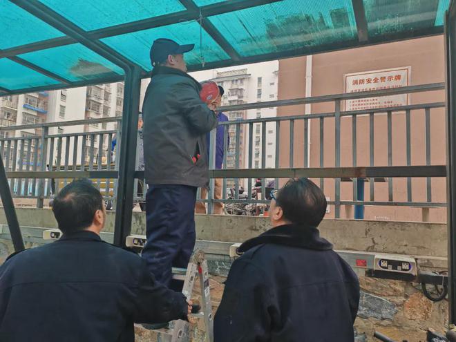 星空体育网站：门头沟这个社区安装自动悬挂式灭火器！(图1)