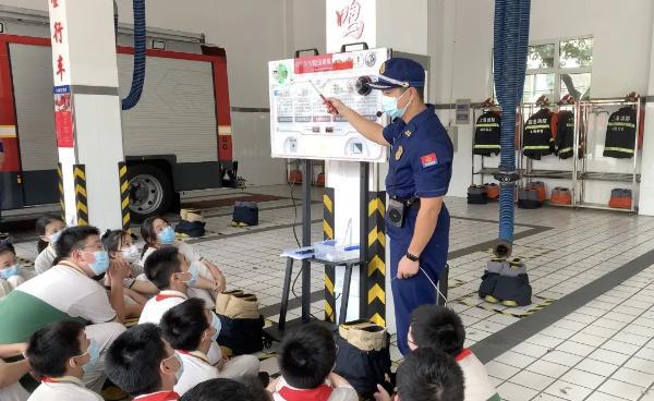 奉贤区中学生消防实训课程开课啦(图1)