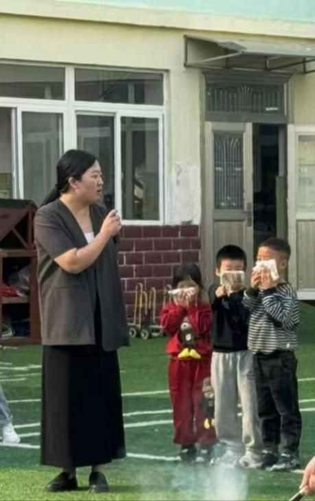 星空体育网站：颍东区插花镇闸南幼儿园开展消防应急疏散演练活动(图4)
