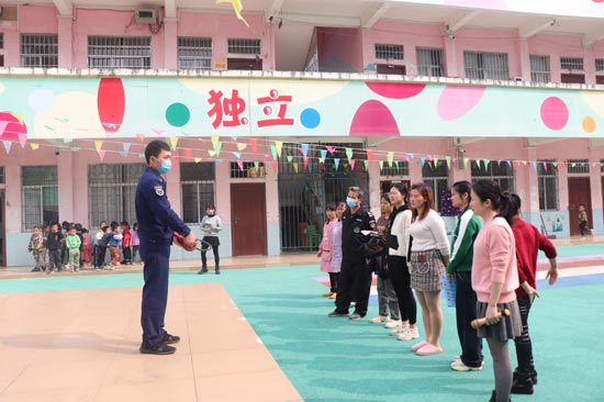 贺州：消防安全开学第一课进行时筑牢校园安全防火墙(图2)