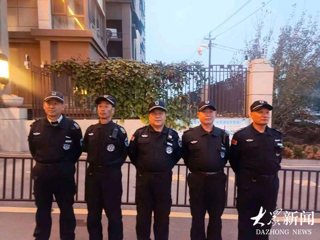 星空体育网站：抄起灭火器就往上冲这群保安好样的！(图1)