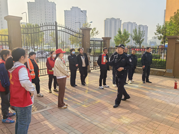 新港街道鑫隆苑社区：消防护航(图2)