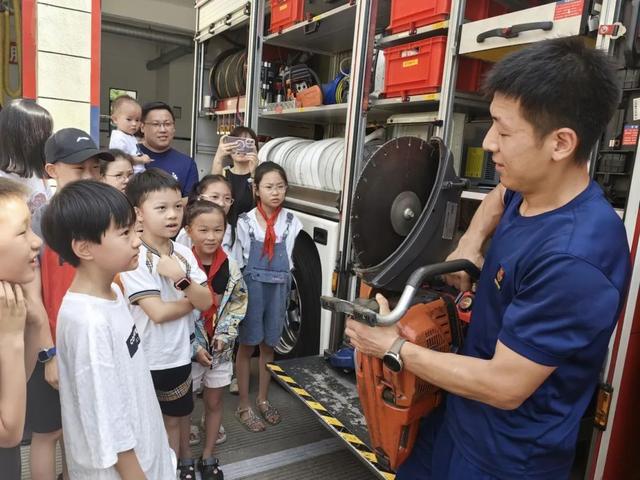 社区举办暑期安全教育专场活动快来看看孩子们都做了什么→(图1)