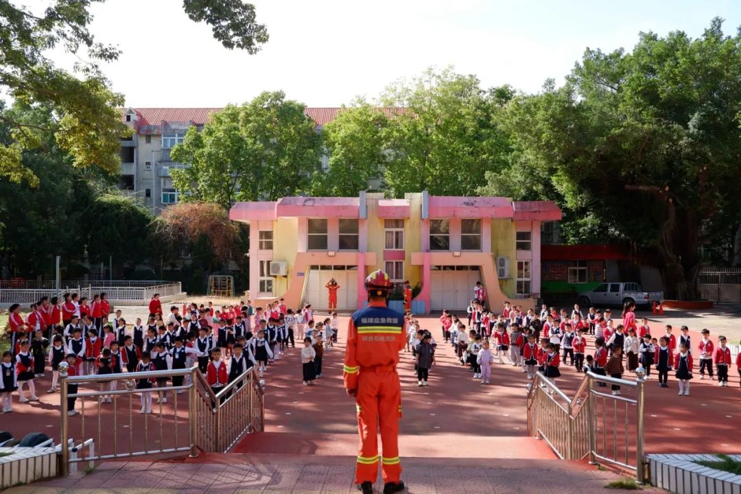 星空体育网站：福建联合石化：消防安全进校园平安守护伴成长(图1)