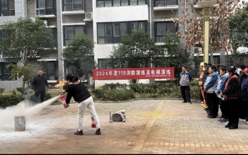 星空体育网站：济宁市泗水县泗河街道舜发社区开展消防演练活动(图1)
