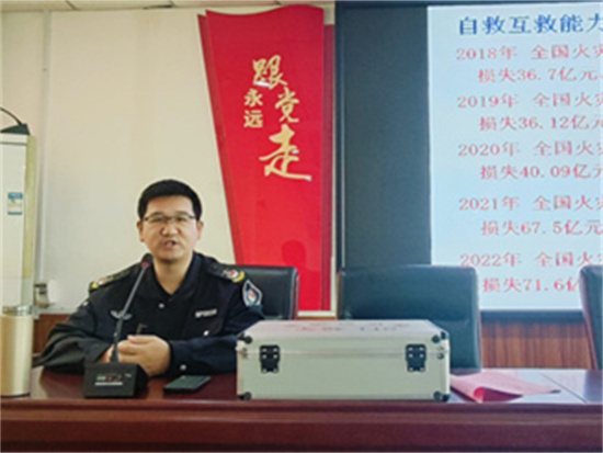 方城县实验初中教育集团西校区举办消防安全知识培训(图2)