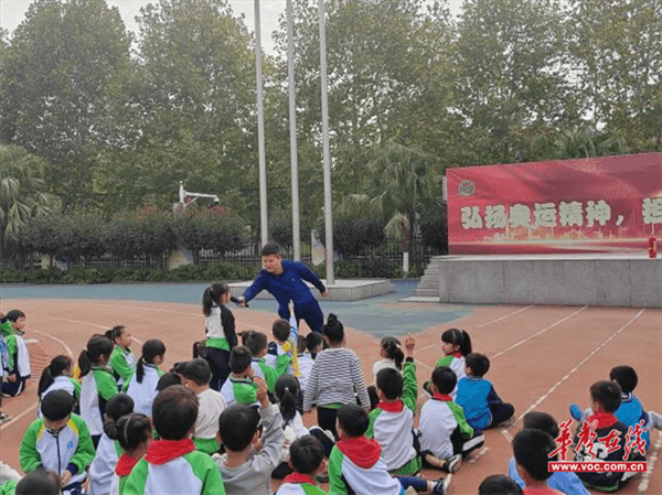 湘潭市和平小学开展“11·9”消防应急疏散演练活动(图3)