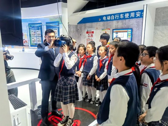 星空体育网站：消防“开学第一课”点亮安全“开学季”吉林省各地开展消防宣传“进校园”活动(图3)