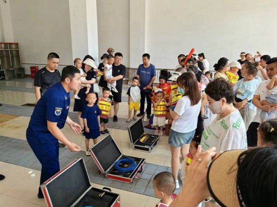 星空体育网站：消防“开学第一课”点亮安全“开学季”吉林省各地开展消防宣传“进校园”活动(图8)