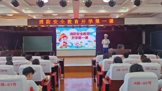 星空体育网站：消防“开学第一课”点亮安全“开学季”吉林省各地开展消防宣传“进校园”活动(图11)