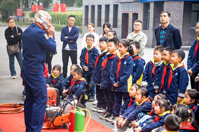 趣探消防队一场与“火焰蓝”的约定(图2)
