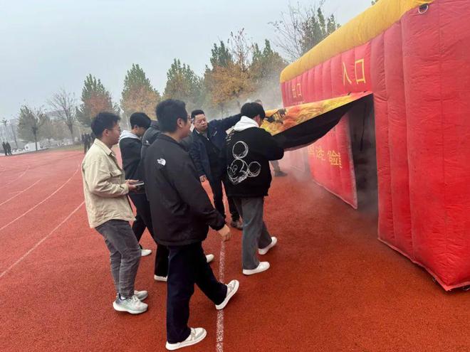 林州建筑职业技术学院成功举办消防安全知识宣传及逃生演练活动(图3)