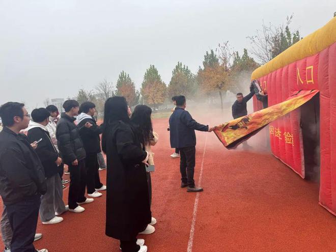 林州建筑职业技术学院成功举办消防安全知识宣传及逃生演练活动(图4)