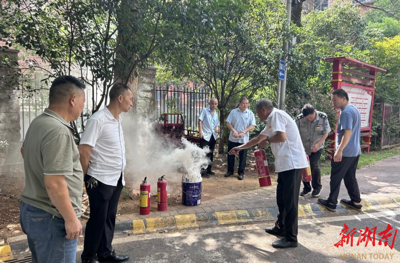 向东南社区开展消防安全培训提升居民防火意识与自救能力(图2)
