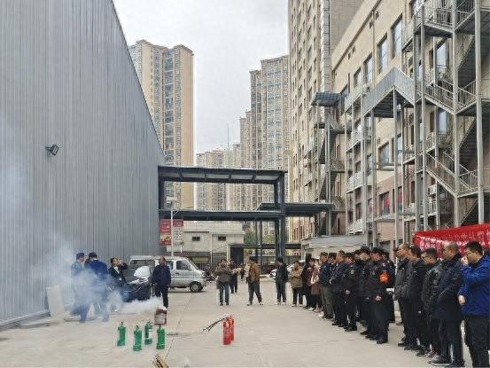 秦都区陈杨寨街道安谷苑社区开展消防演练活动(图1)