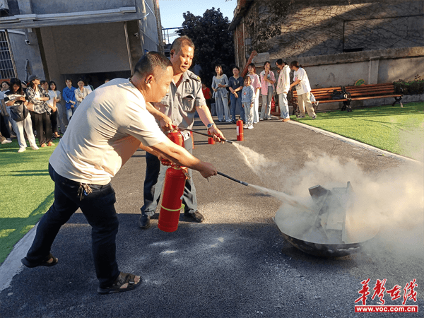 星空体育网站：隆回县幼儿园：科普消防知识守护平安校园(图1)