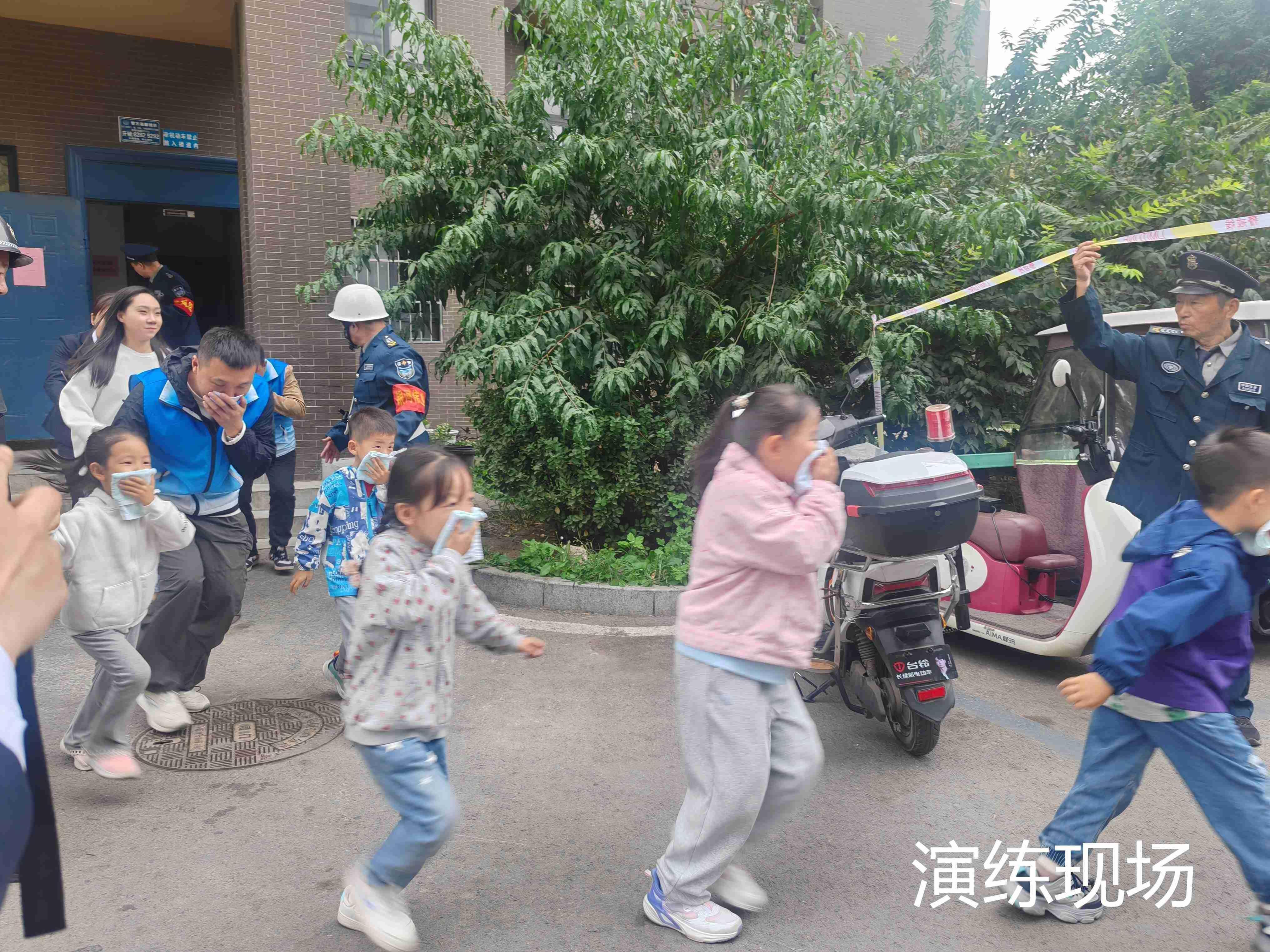 槐荫区腊山街道：应急演练常态化有备无患保平安——腊山南苑第二社区开展消防应急演练_大众网(图1)