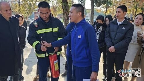 星空体育：抚州崇仁县：人社局举办消防安全专题培训班(图1)