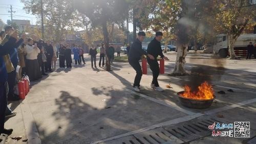 星空体育：抚州崇仁县：人社局举办消防安全专题培训班(图2)