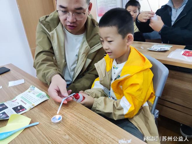 自制消防灭火器争做小小消防员(图2)