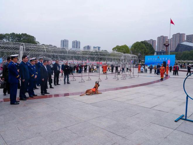 消防宣传月科普与趣味交织！广元市举行消防宣传月启动仪式暨科普嘉年华主题活动(图1)