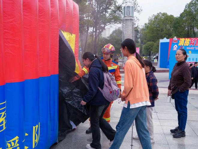消防宣传月科普与趣味交织！广元市举行消防宣传月启动仪式暨科普嘉年华主题活动(图4)