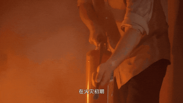 1死3伤！一旅馆清晨发生火灾(图1)
