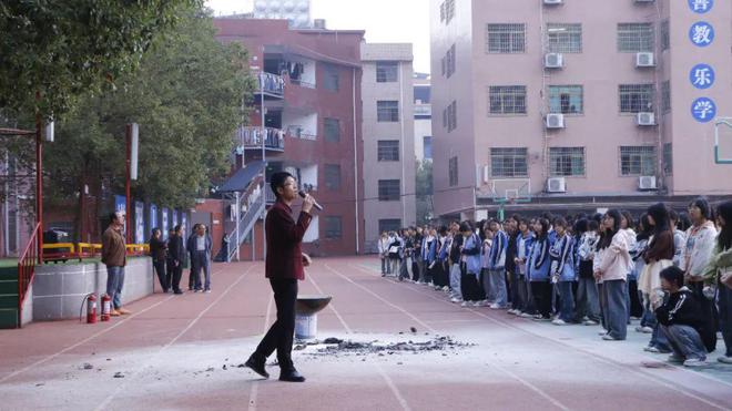 学习消防知识增强自救能力振兴（振新）学校组织消防疏散演练活动(图5)
