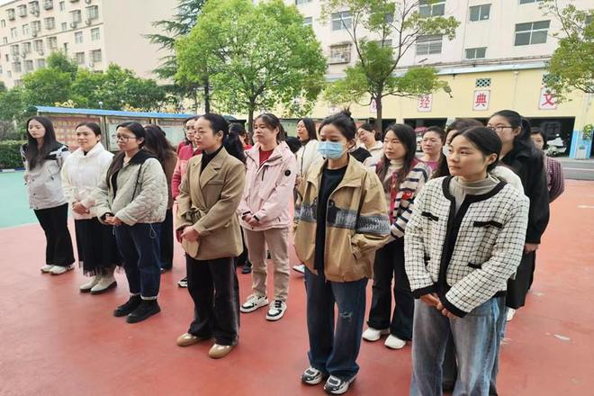 加强实操训练掌握消防技能——潢川县行知小学开展消防器材实操培训活动(图2)