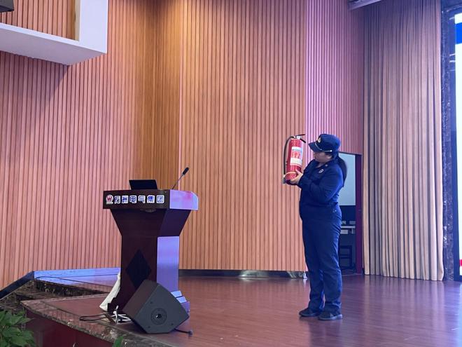 星空体育网站：提升消防技能筑牢安全防线(图1)