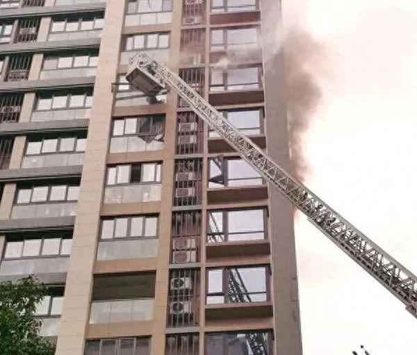 高层建筑的消防急救箱里该有什么？(图1)