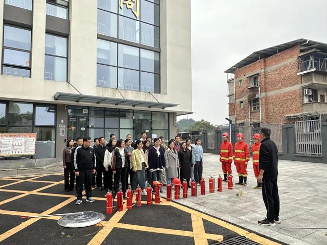 以“演”筑防以“练”护航—周口中学举行消防安全宣传教育活动(图2)