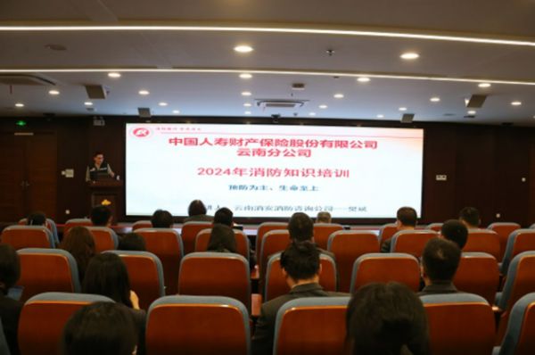 星空体育网站：一提二拔三握四压灭火器是这样使用……浏阳消防在重点单位开展消防演练(图1)