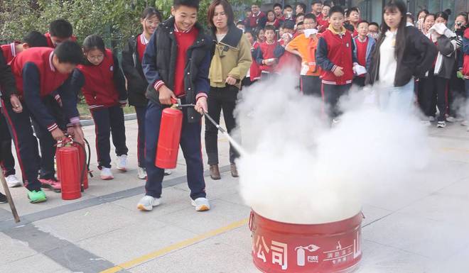 星空体育：滨州：预热“119”消防宣传月消防宣传进校园(图1)