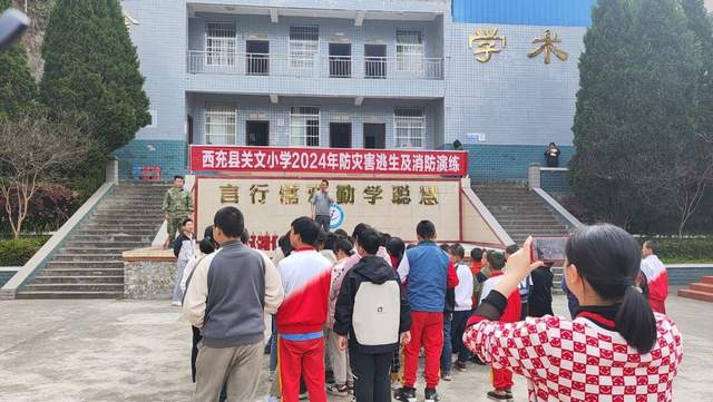全校演练生命至上！关文镇小学应急逃生及灭火器使用培训。(图3)