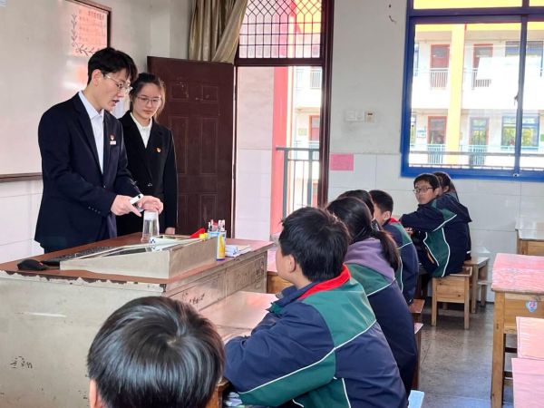 消防安全记心中生命至上护成长：江苏科技大学理学院学生党员宣传全民消防(图2)